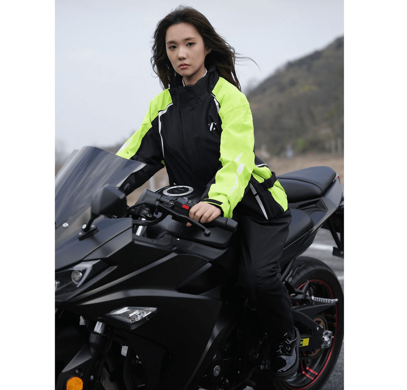 全天候型バイク用プロテクトレインウェア