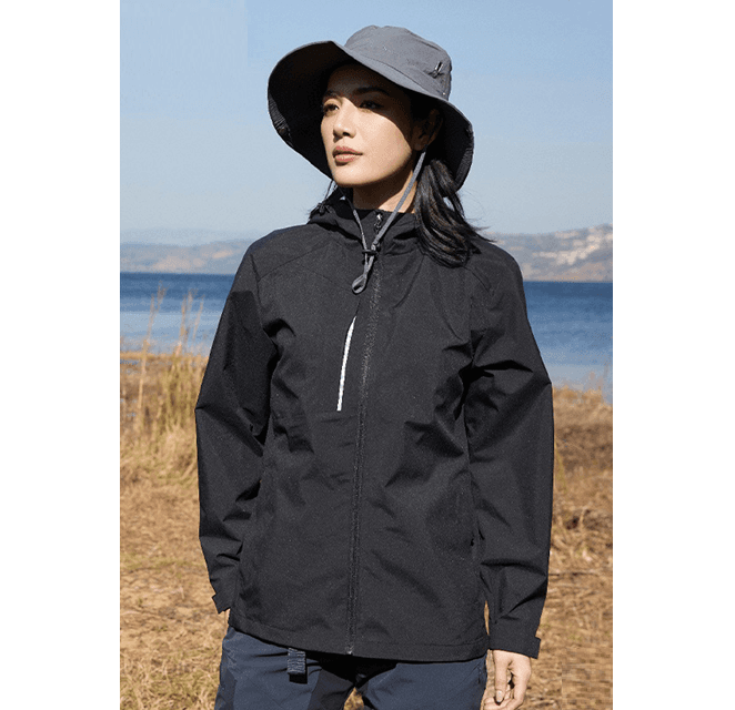 アウトドア対応メッシュ裏地レインウェア