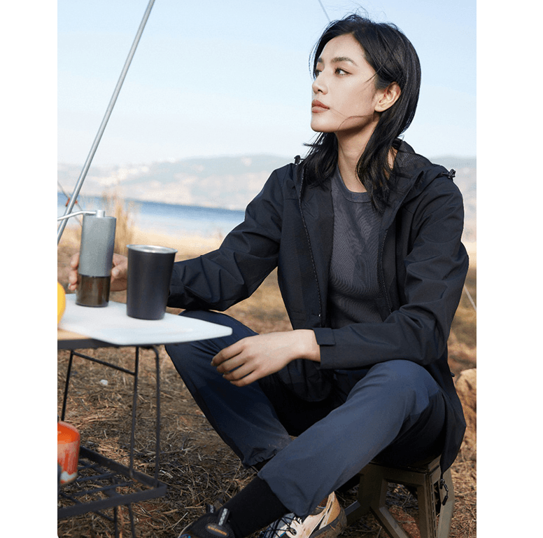 アウトドア対応メッシュ裏地レインウェア