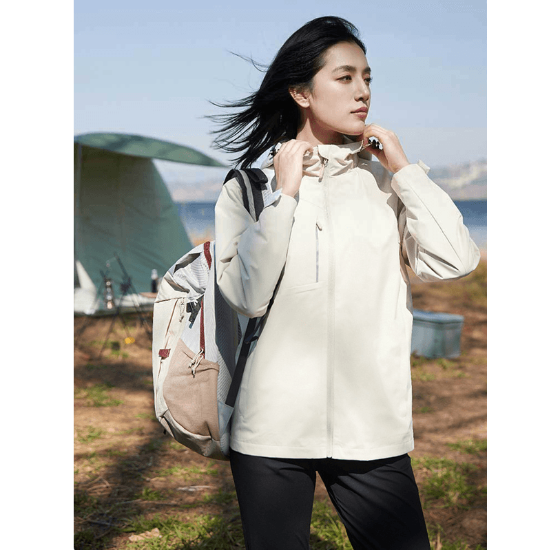 アウトドア対応メッシュ裏地レインウェア