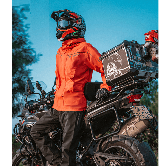 オールシーズン対応ライダー用レインウェア