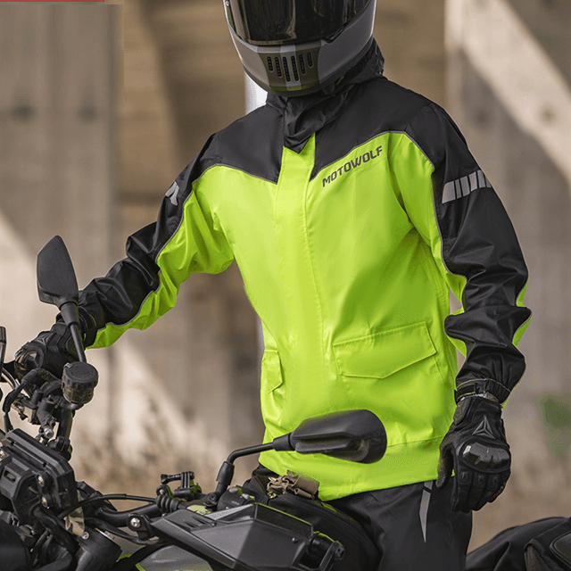 オールシーズン対応ライダー用レインウェア
