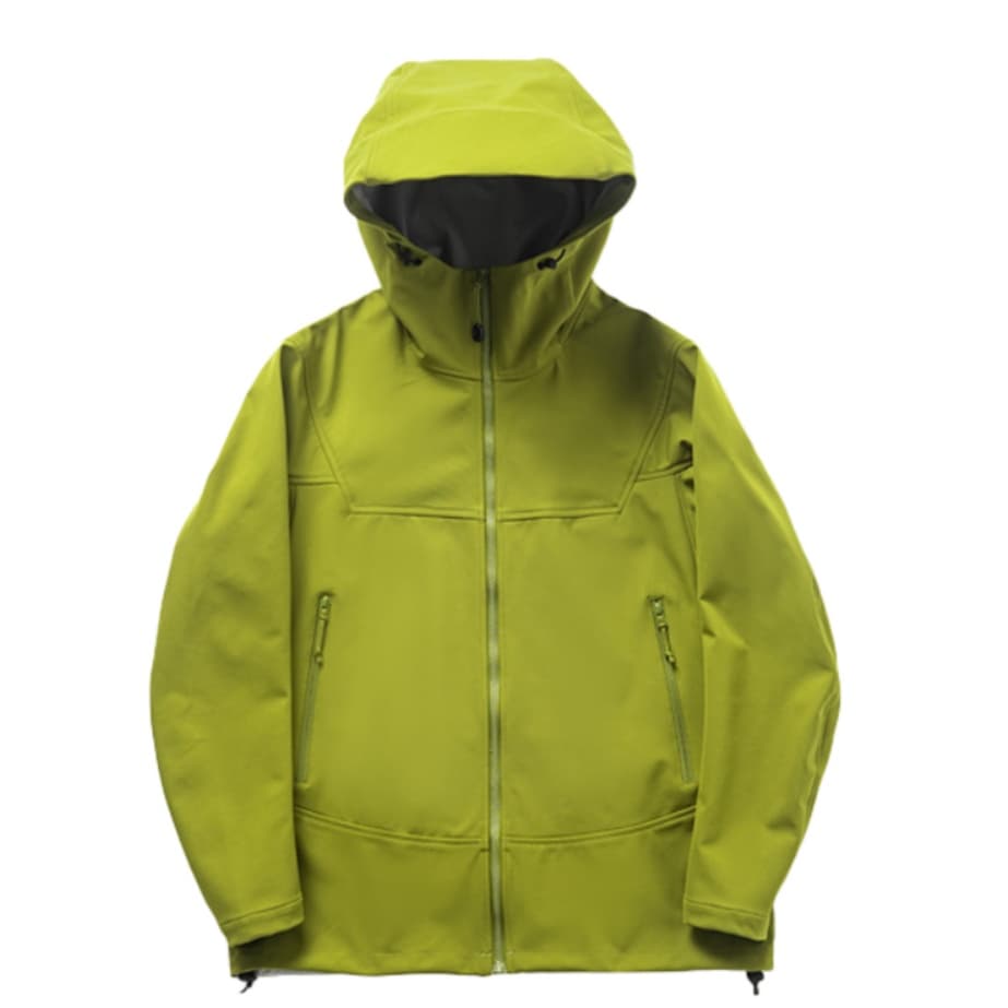 ソフトシェル カジュアルでアウトドアに最適な機能性レインジャケット