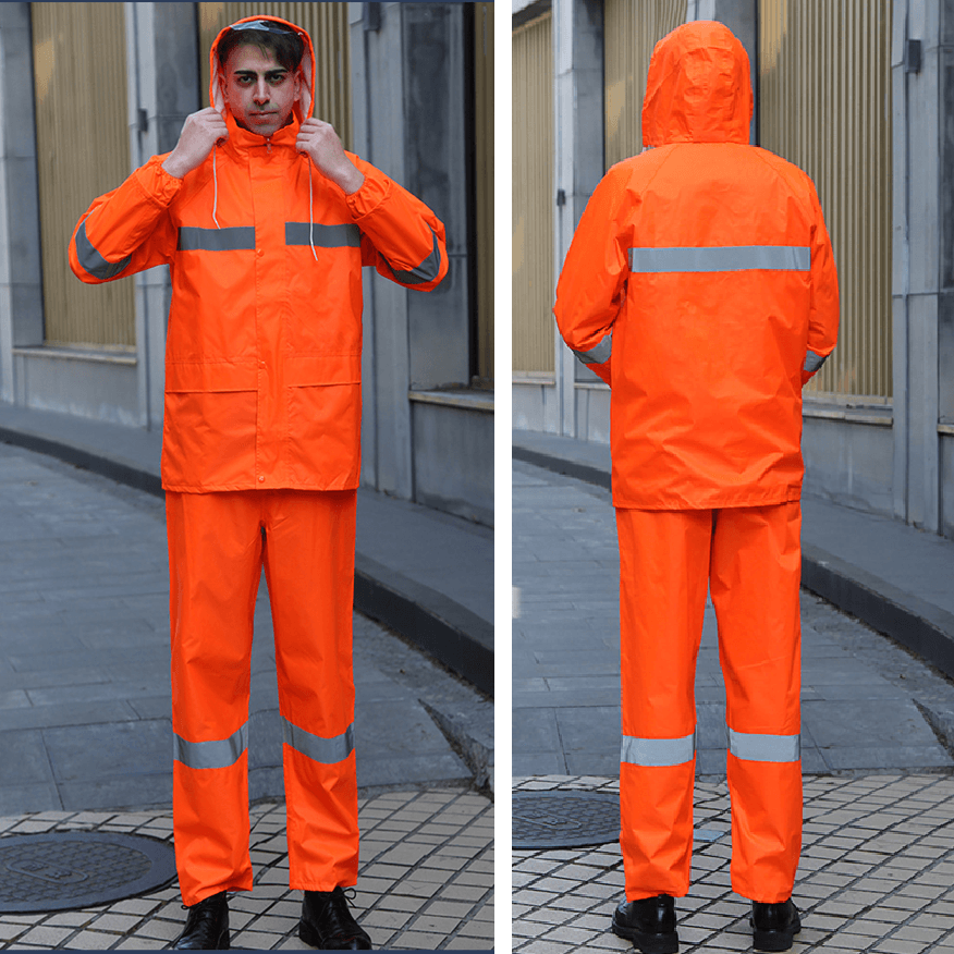 視認性抜群の作業用レインウェア