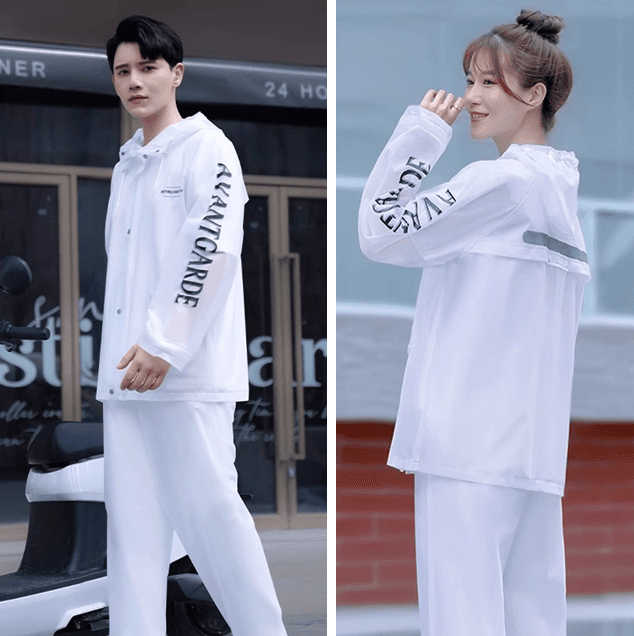 二重つば付き透明シールド搭載レインウェア