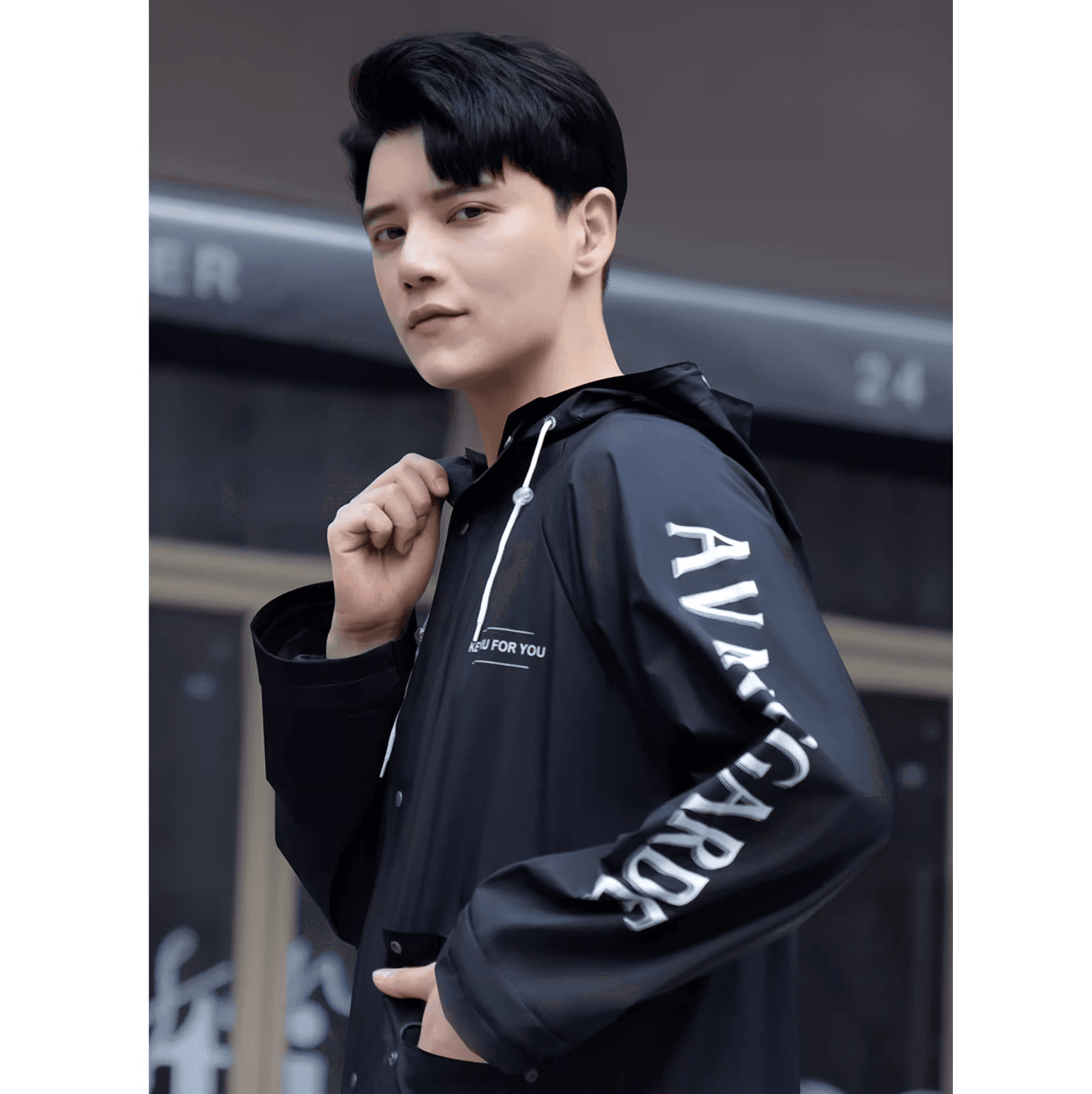 二重つば付き透明シールド搭載レインウェア