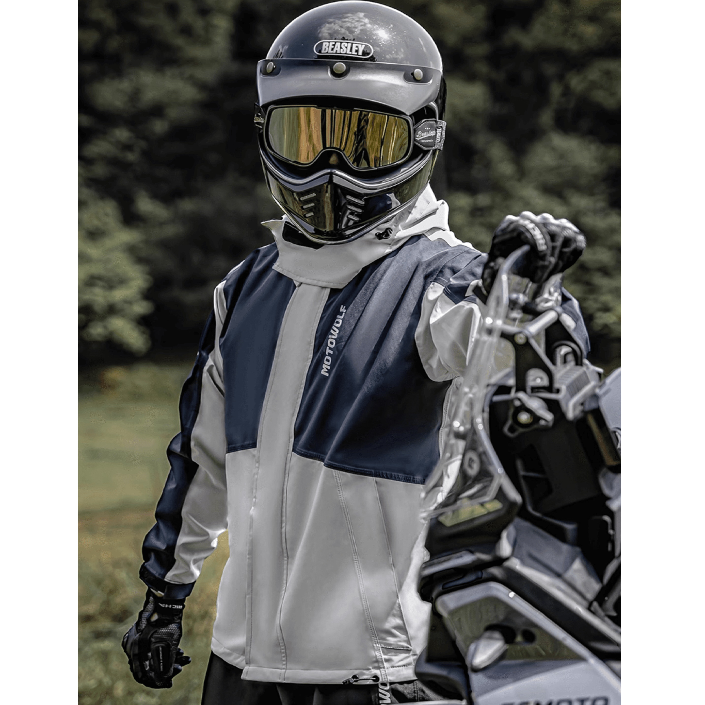 オールシーズン対応コンパクトレインウェア