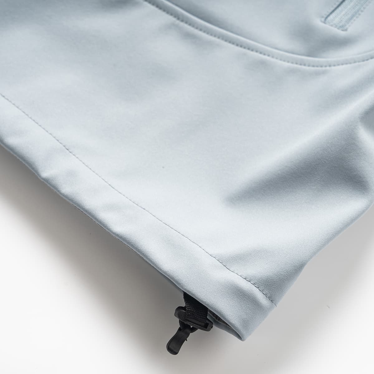 ソフトシェル カジュアルでアウトドアに最適な機能性レインジャケット