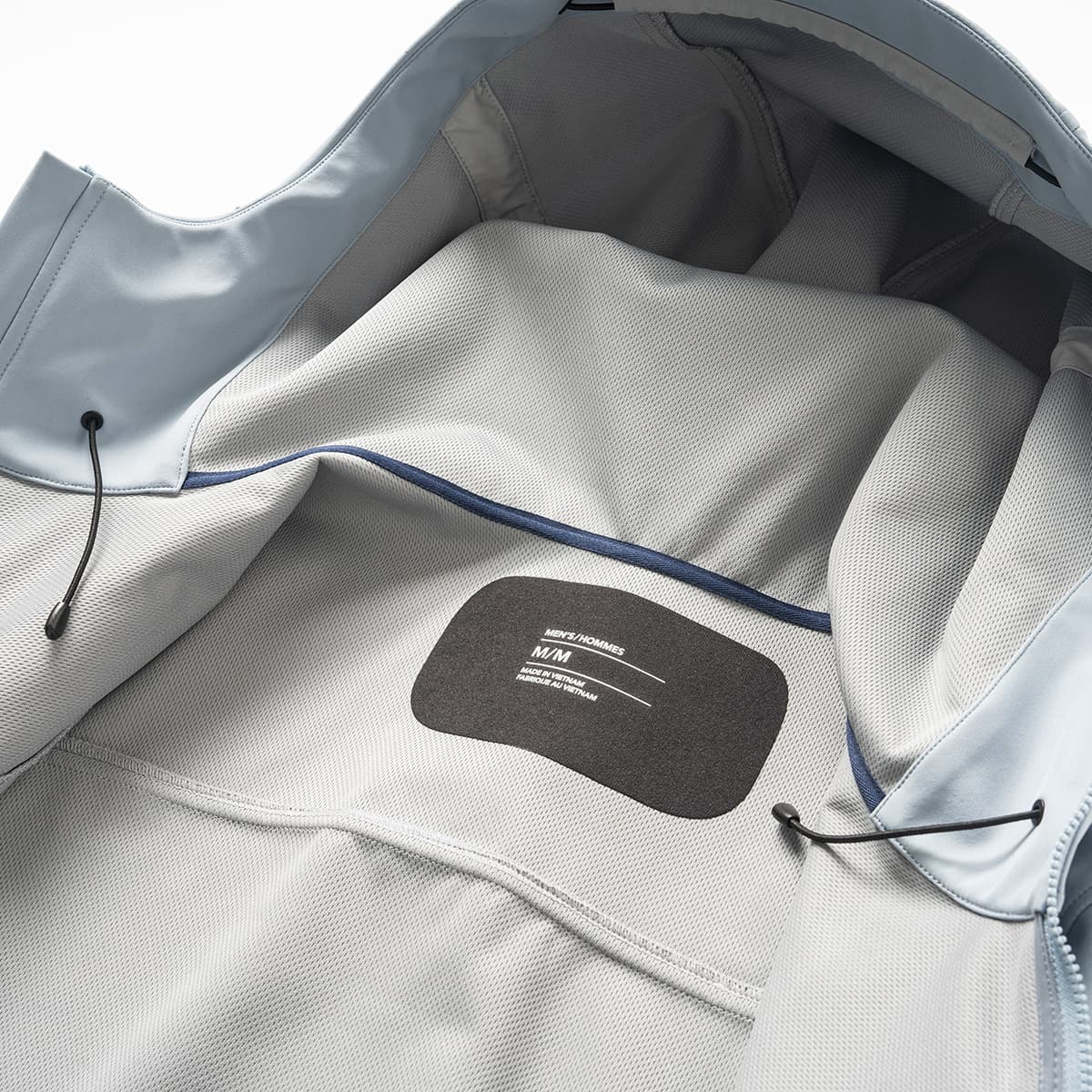 ソフトシェル カジュアルでアウトドアに最適な機能性レインジャケット