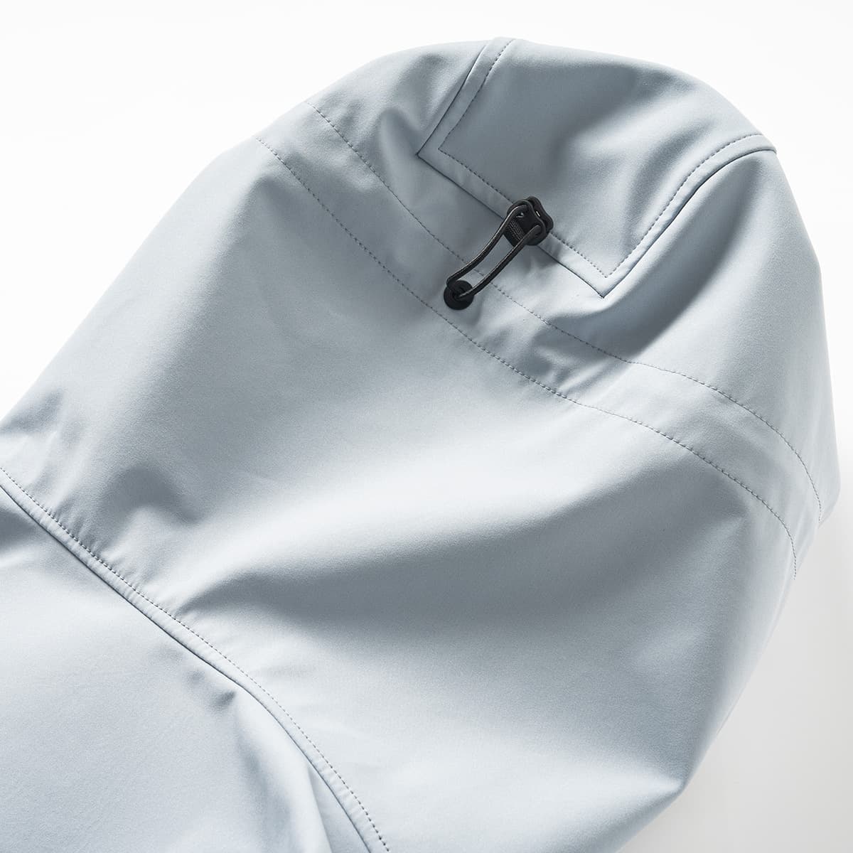 ソフトシェル カジュアルでアウトドアに最適な機能性レインジャケット