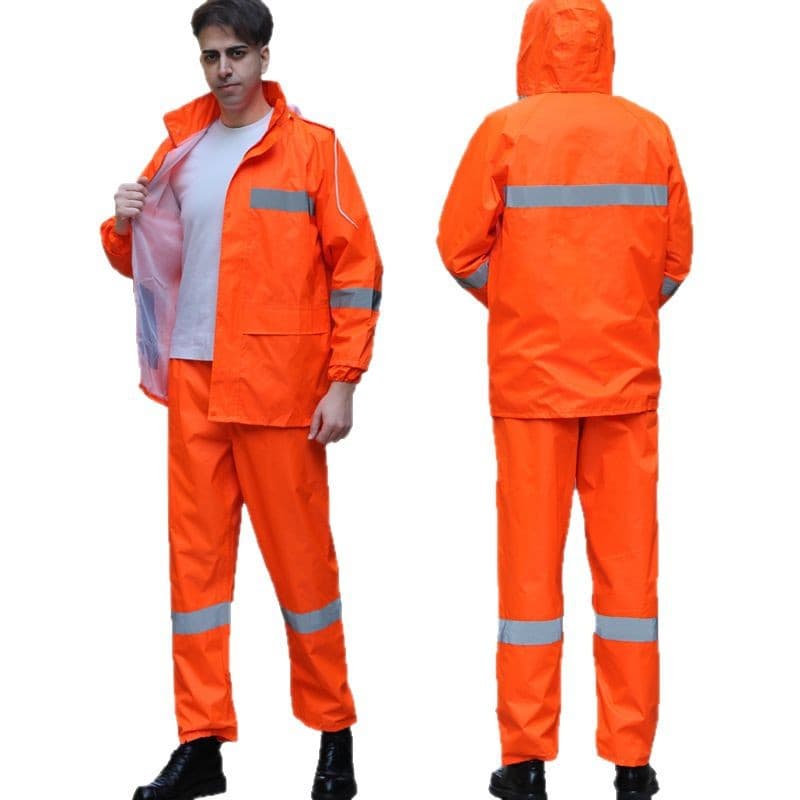 視認性抜群の作業用レインウェア