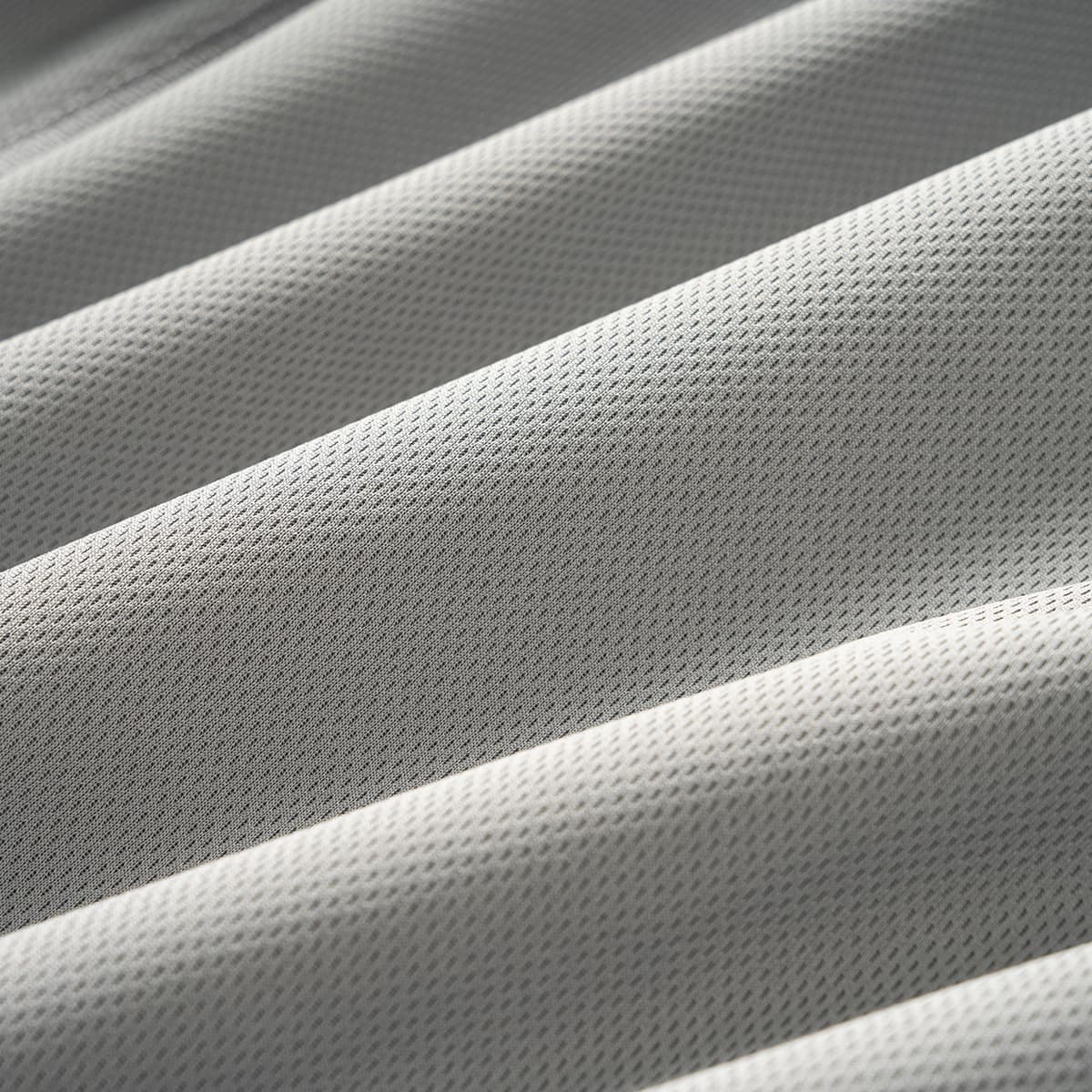 ソフトシェル カジュアルでアウトドアに最適な機能性レインジャケット